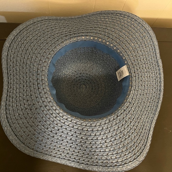 Summer Fall Winter Spring hat - Picture 2 of 2